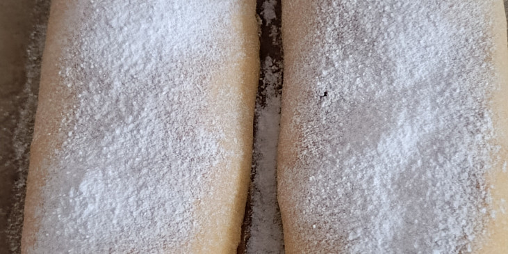 Křehký jablečný závin