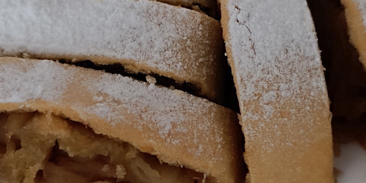 Křehký jablečný závin