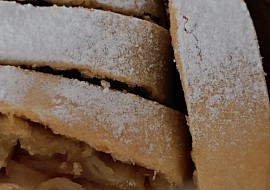 Křehký jablečný závin