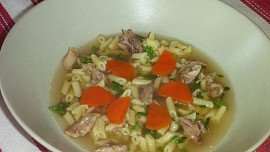 Kuřecí nudlová polévka