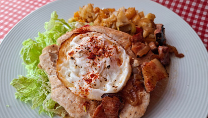 Kuřecí prsa, pečená zelenina a vejce (vhodné pro diabetiky)