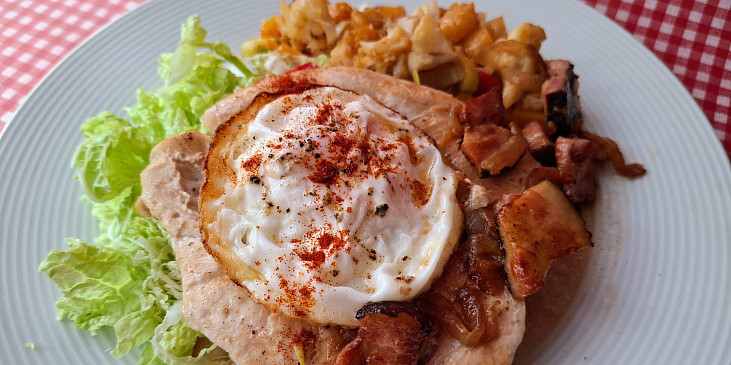 Kuřecí prsa, pečená zelenina a vejce (vhodné pro diabetiky)