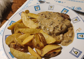 Minutková krkovička s houbovou omáčkou