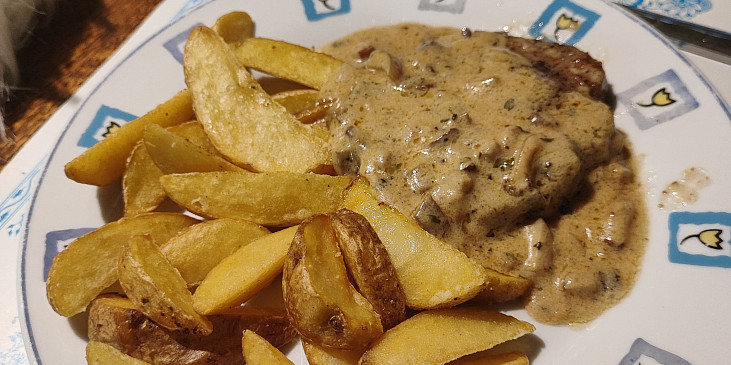 Minutková krkovička s houbovou omáčkou