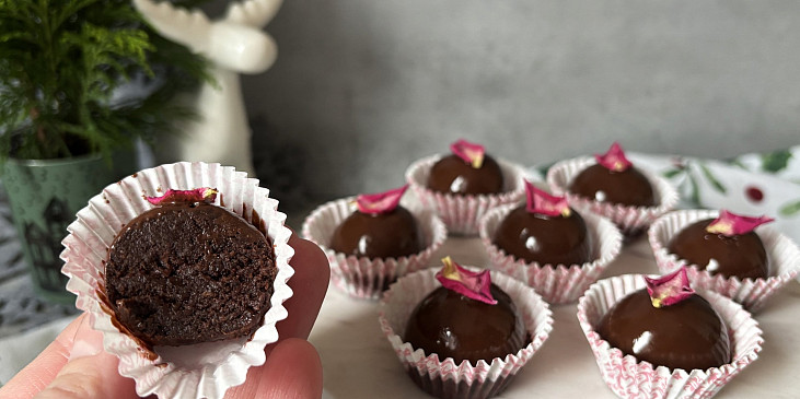 Nepečené sacher kuličky