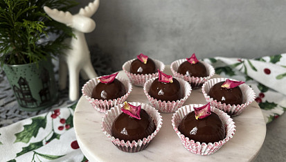 Nepečené sacher kuličky