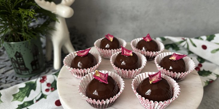 Nepečené sacher kuličky