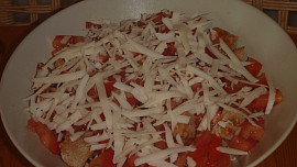 Rajčatový salát se sýrem