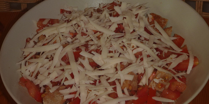 Rajčatový salát se sýrem