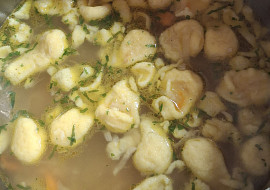 Vylepšená celerová polévka s knedlíčkama