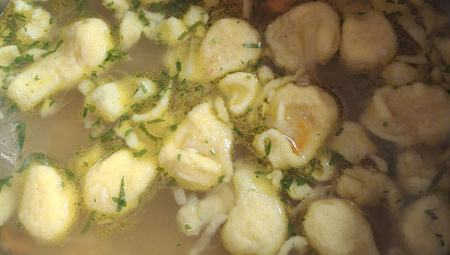 Vylepšená celerová polévka s knedlíčkama