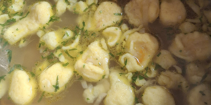 Vylepšená celerová polévka s knedlíčkama