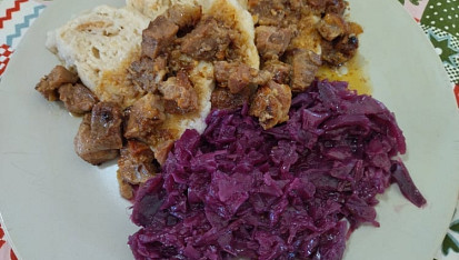 Červené zelí s jablky