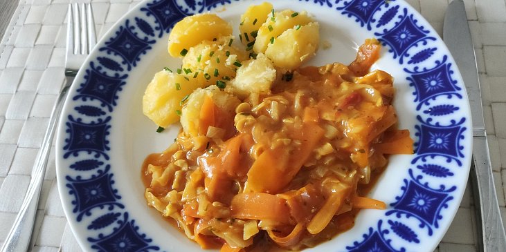 Mrkev s bílým zelím na kari