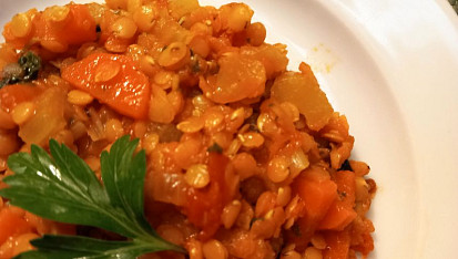 Ragú z červené čočky a zeleniny