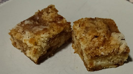 Sypaný jablečný koláč