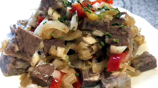 Tlačenkový salát podle ČSN