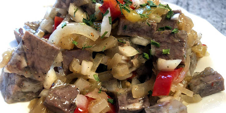 Tlačenkový salát podle ČSN