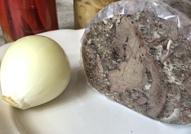 Tlačenkový salát podle ČSN