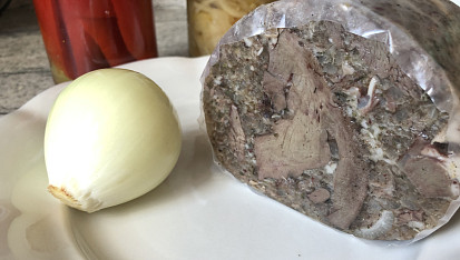 Tlačenkový salát podle ČSN