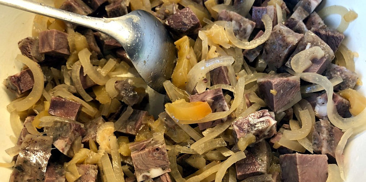 Tlačenkový salát podle ČSN