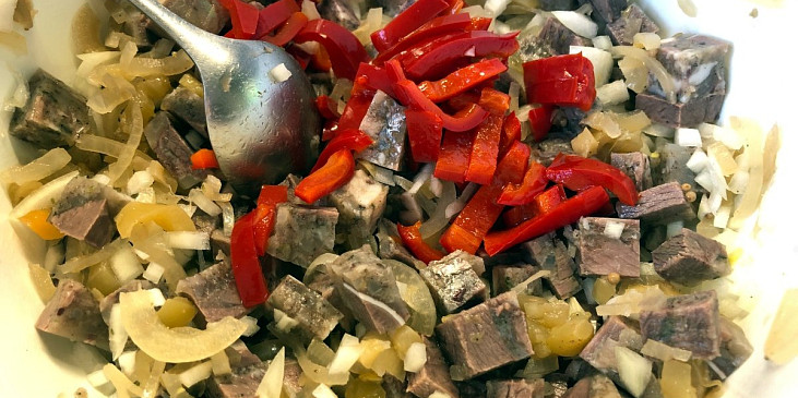 Tlačenkový salát podle ČSN