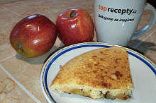 Koláč z pánve s těstem navrch