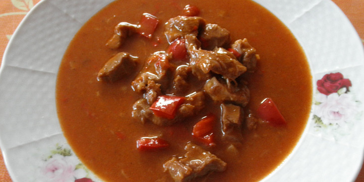 Jehněčí guláš s kapií (Jehněčí guláš s kapií)