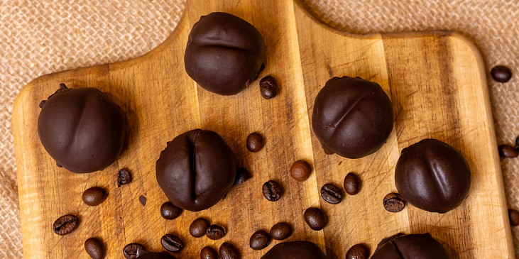 Kávová zrna marcipánová