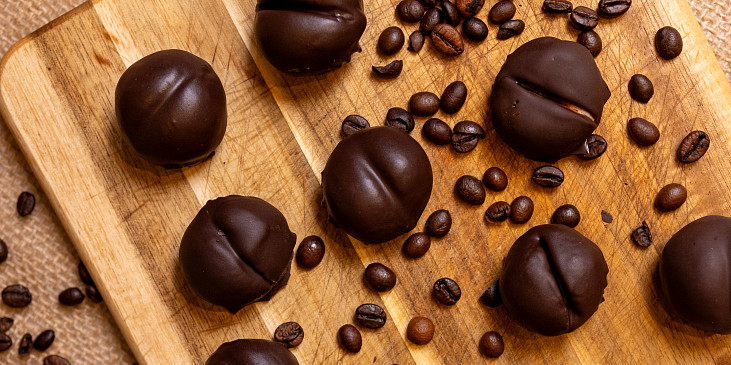 Kávová zrna marcipánová