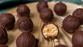Kokosové kuličky s rumem v čokoládě