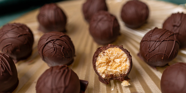 Kokosové kuličky s rumem v čokoládě