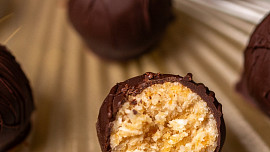 Kokosové kuličky s rumem v čokoládě