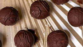 Kokosové kuličky s rumem v čokoládě