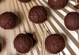 Kokosové kuličky s rumem v čokoládě