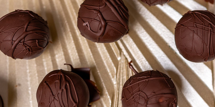 Kokosové kuličky s rumem v čokoládě