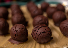 Kokosové kuličky s rumem v čokoládě