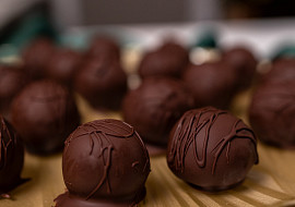 Kokosové kuličky s rumem v čokoládě