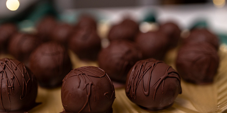 Kokosové kuličky s rumem v čokoládě