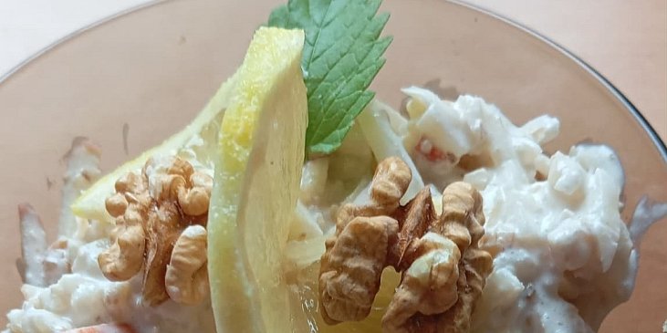 Lehký salát z celeru a jablek (Lehký celerový salát s jablky)