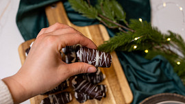 Ořechové nepečené trubičky