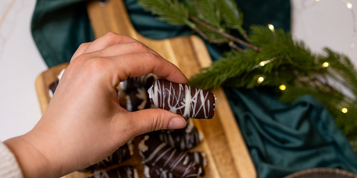 Ořechové nepečené trubičky