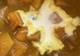 Polévka z oranžové tykve