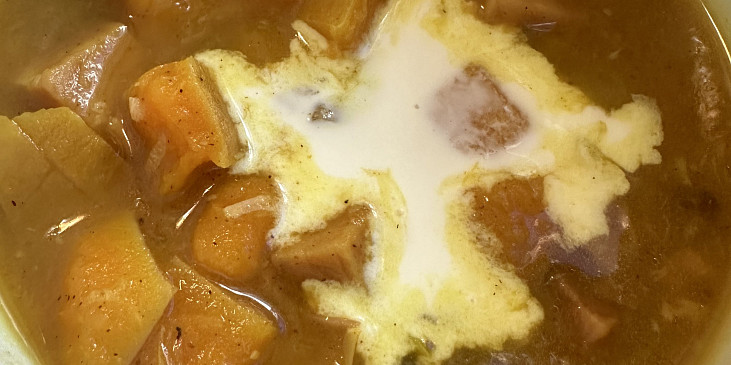 Polévka z oranžové tykve