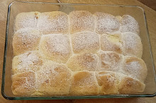 Na fotce je část buchet, z jedné várky jsem měla tento pekáč a ještě 8 buchet.