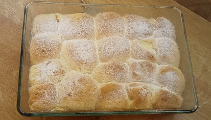 České buchty, Na fotce je část buchet, z jedné várky jsem měla tento pekáč a ještě 8 buchet.