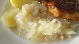 Dušené hlávkové zelí na slanině