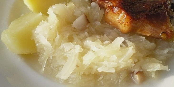 Dušené hlávkové zelí na slanině