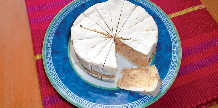 Hermelín plněný ořechovou nádivkou