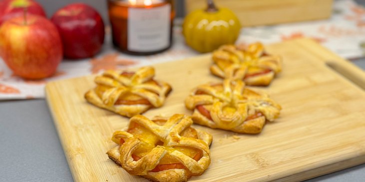 Jablečné koláčky z listového těsta